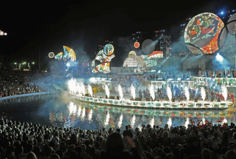 The festivities culminate in the Fiesta Nacional de la Vendimia, a grand theatrical performance held in the Greek-style Frank Romero Day amphitheater.